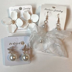 ✨NEW ✨ White earring bundle